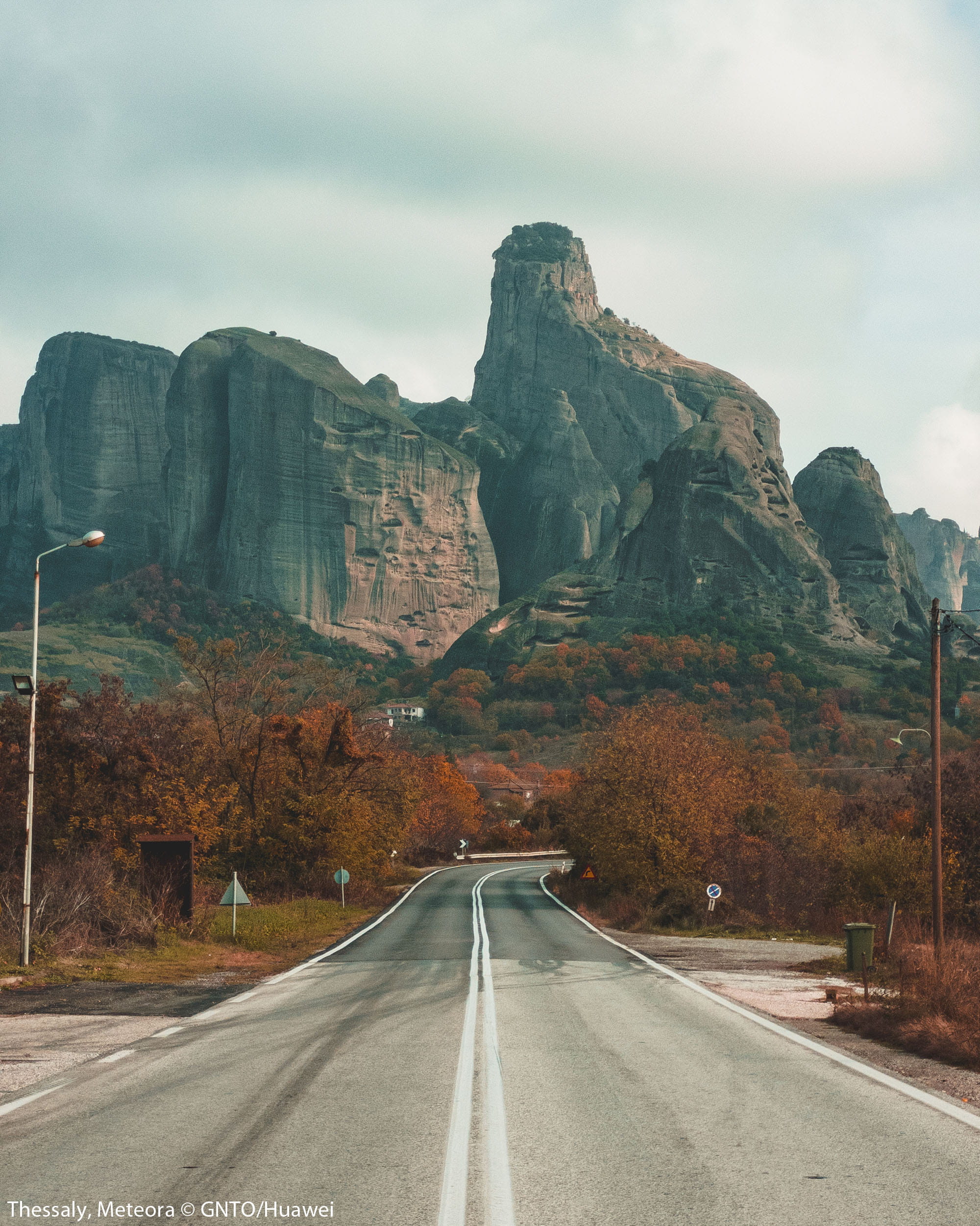 On the approach to Meteora. Photo credit GNTO and Huawei