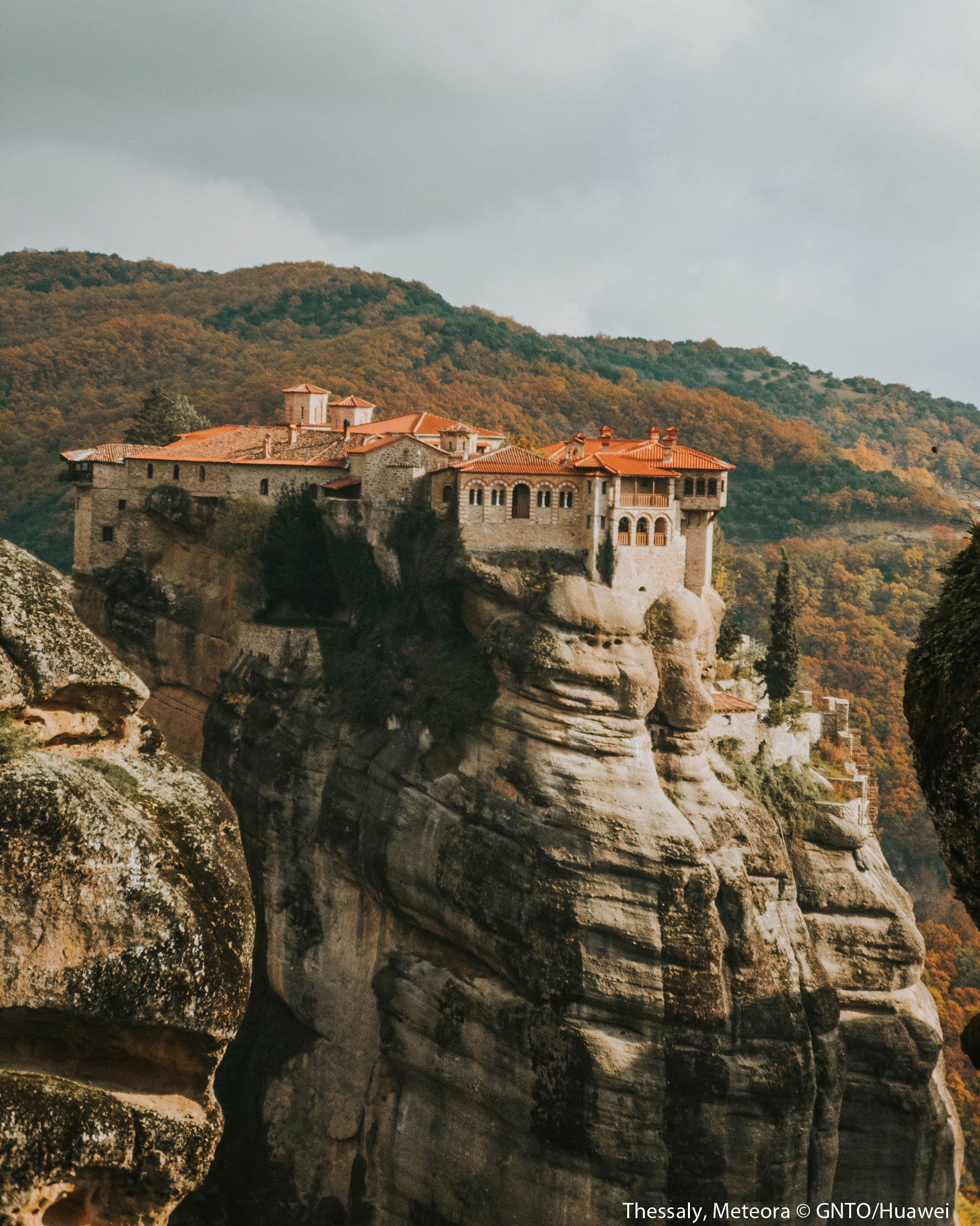 The monasteries atop the cliffs in Meteora. Photo credit GNTO and Huawei